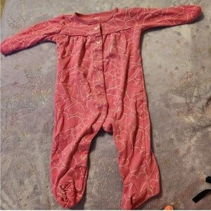 🌸 $3 if bundled CARTER’S 9 month Onesie Sleeper Pink w/ hearts Snaps Some Wear